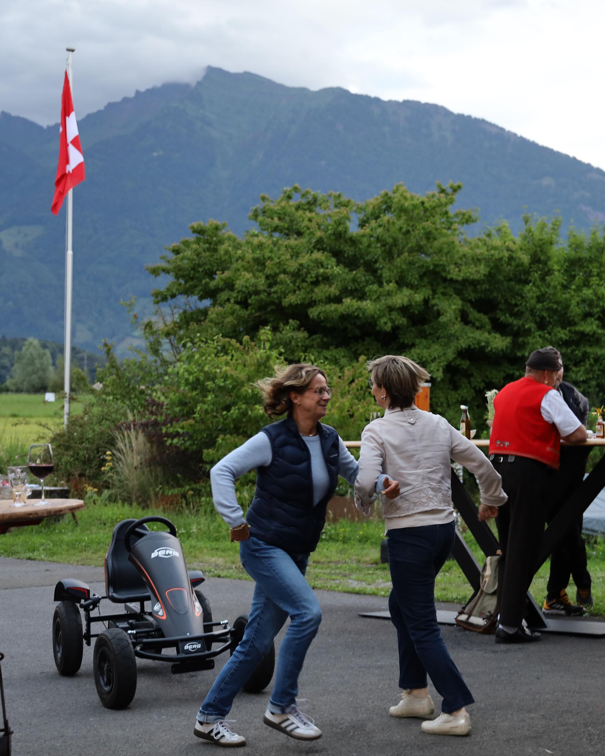 Bild von Pizza, Smoker & Appenzeller Comedy am Mettler-Sommerfest