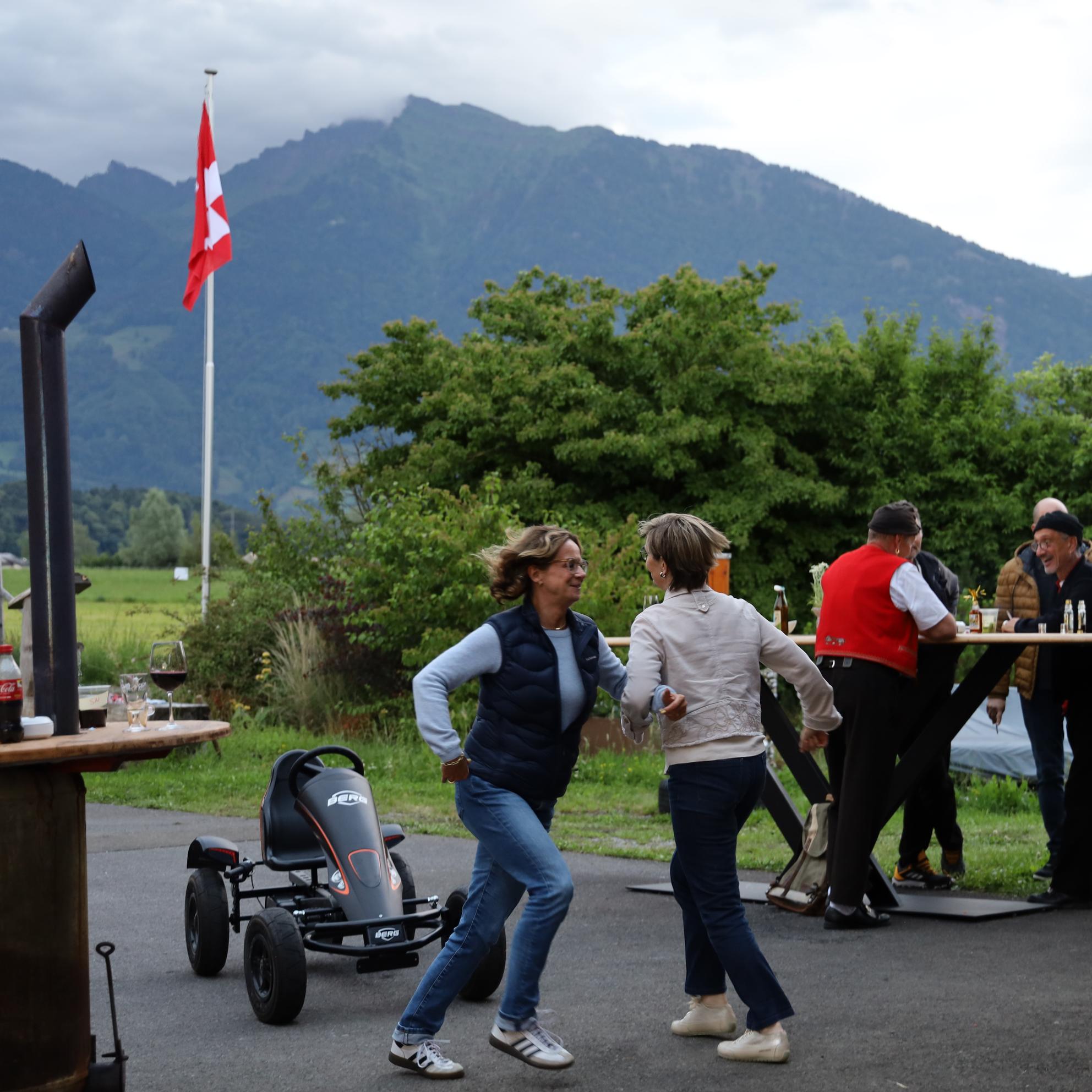 Bild von Pizza, Smoker & Appenzeller Comedy am Mettler-Sommerfest